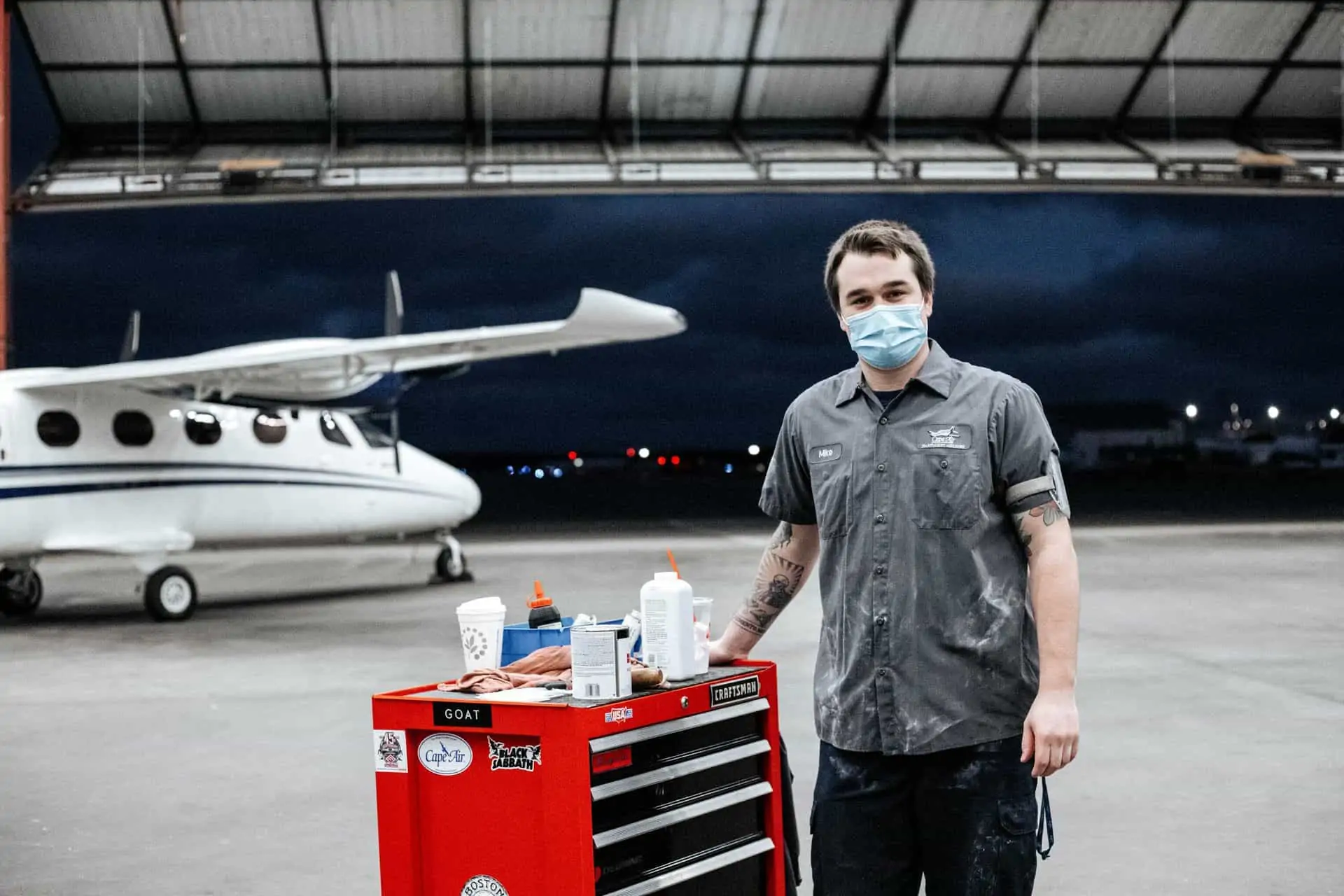 What does an aircraft mechanic do?