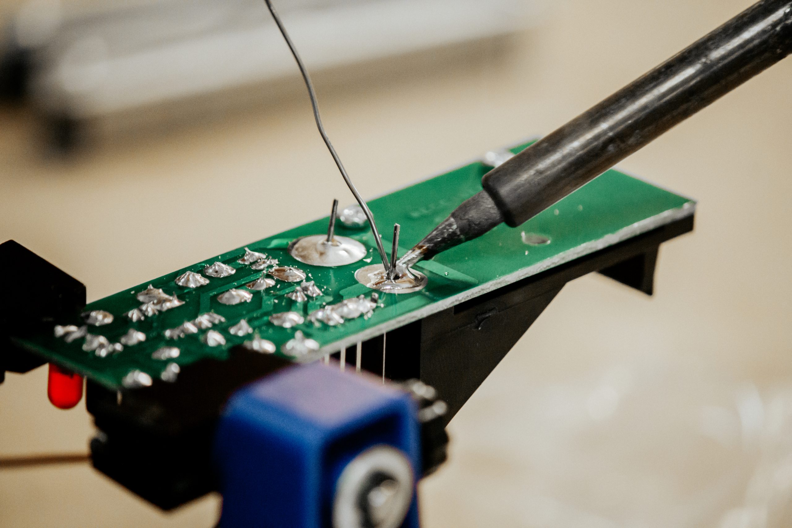 Soldering a lead on PCB